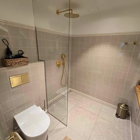 Augusta Christina, Gueldenstubbe Residences קורסארה